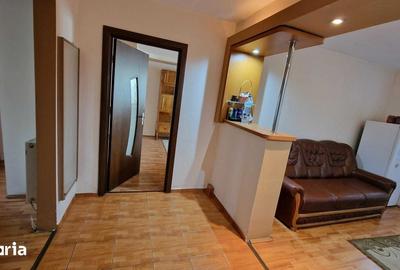 Apartament cu 3 camere decomandat în Craiovița Nouă - 4