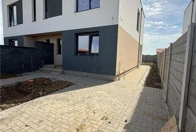 Duplex cu 4 camere cu Teren 300 Mp în Moșnița Nouă
