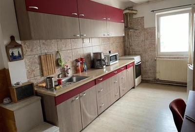 Apartament cu 3 camere semidecomandat, mobilat în Plopilor - 2