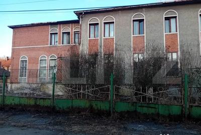 Spațiu comercial, de 1,600 mp, în Petros - 1