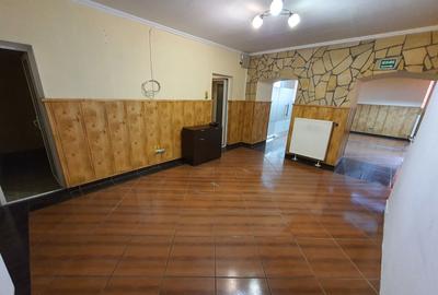 Spațiu comercial, de 90 mp, în Central - 8