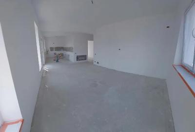 Casă cu 4 camere cu Teren 500 Mp în Central