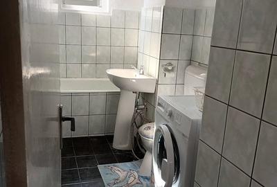 Garsonieră decomandată în Girocului
