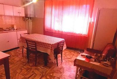 Casă cu 6 camere cu Teren 250 Mp în Central - 1