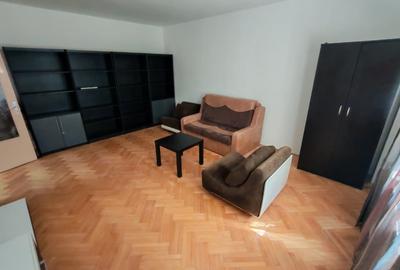 Apartament cu 3 camere decomandat, mobilat în Nerva Traian