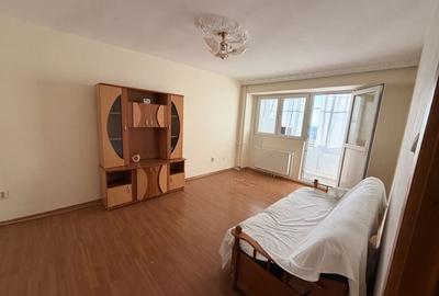 Apartament cu 2 camere decomandat în Micro 21