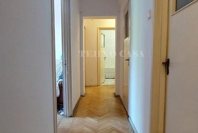 Apartament cu 4 camere semidecomandat în Titan