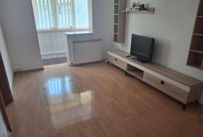 Apartament cu 3 camere semidecomandat în Casa de Cultură - 2