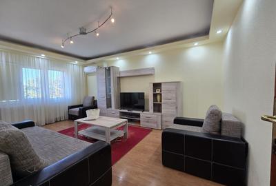 Apartament cu 3 camere decomandat, mobilat în Piața Centrală