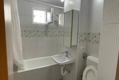 Apartament cu 2 camere decomandat în Precista