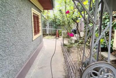 Casă cu 3 camere în Central