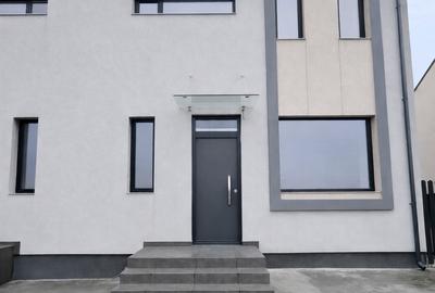 Duplex cu 4 camere cu Canalizare în Bujoreni - 1