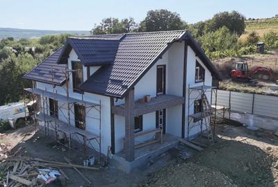 Casă cu 2 camere în Tomești