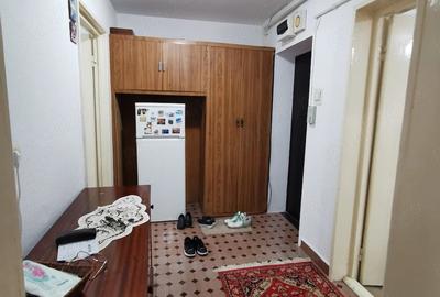 Apartament cu 3 camere semidecomandat în Central - 1