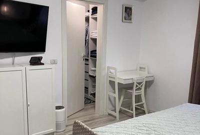 Apartament cu 4 camere decomandat în Noua