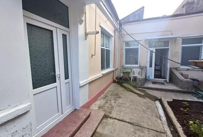 Casă cu 3 camere cu Garaj în Central - 1