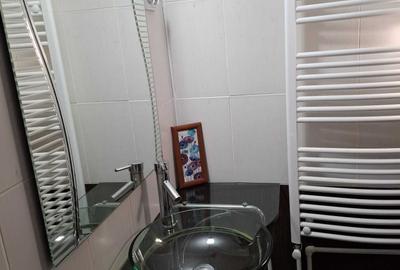 Apartament cu 3 camere semidecomandat în Sânnicoară