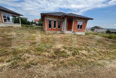 Casă cu 4 camere cu Teren 650 Mp în Paleu - 1