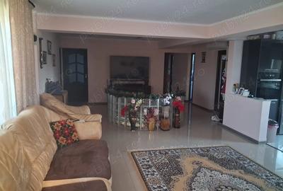 Casă cu 8 camere cu Teren 1000 Mp în Central - 4