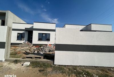 Casă cu 4 camere cu Teren 300 Mp în Central