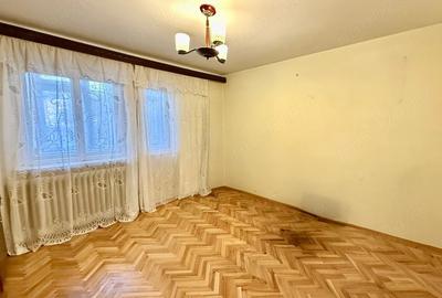 Apartament cu 3 camere decomandat în Siloz