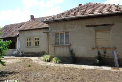 Casă cu 3 camere cu Teren 748 Mp în Central - 1