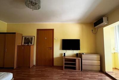 Garsonieră decomandată în Decebal