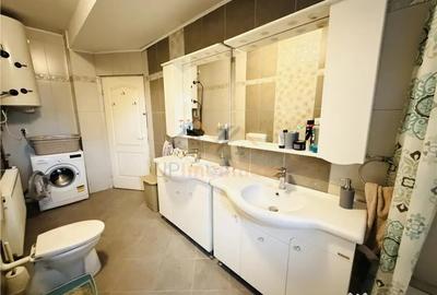 Apartament cu 3 camere decomandat în Paleu