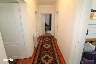 Casă cu 4 camere cu Teren 713 Mp în Hunedoara