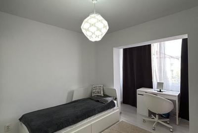 Apartament cu 4 camere decomandat în Sud