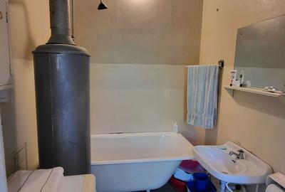 Casă cu 3 camere cu Canalizare în Lunei - 2