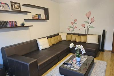 Apartament cu 3 camere decomandat în C5 - 1