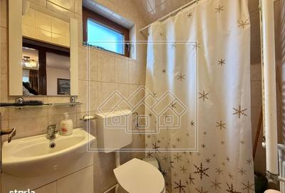 Casă cu 4 camere cu Canalizare în Sadu - 2