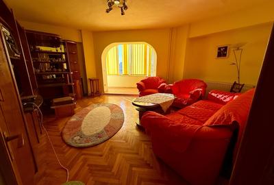 Apartament cu 2 camere decomandat în Trocadero