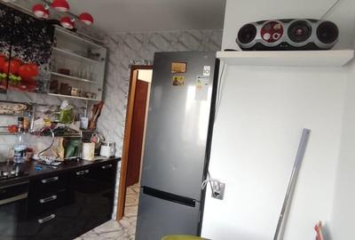 Apartament cu 3 camere semidecomandat în Gorjului