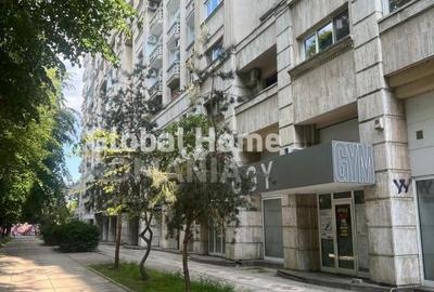 Apartament cu 4 camere în P-ța Unirii