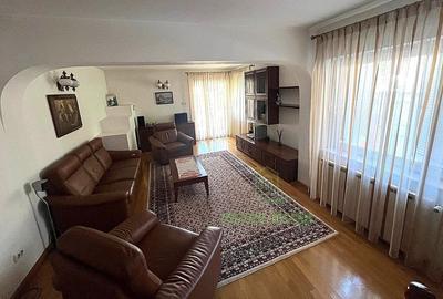 Casă cu 6 camere cu Canalizare în Domenii - 2