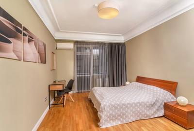 Apartament cu 3 camere decomandat în Berceni
