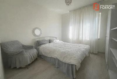 Apartament cu 3 camere semidecomandat, mobilat în Micălaca