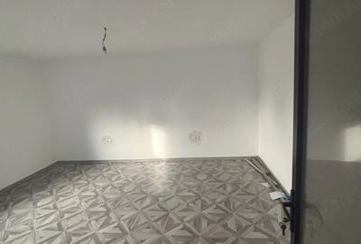 Casă cu 3 camere cu Teren 1300 Mp în Central