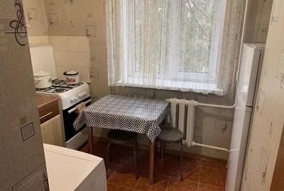 Garsonieră decomandată în Titan