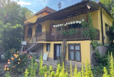 Casă cu 4 camere în Câmpuri-Surduc