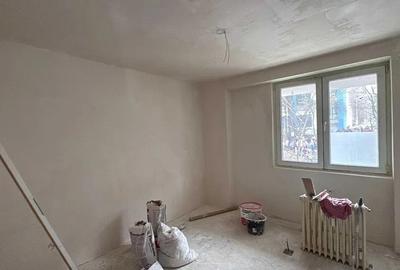 Apartament cu 3 camere decomandat în Drumul Taberei