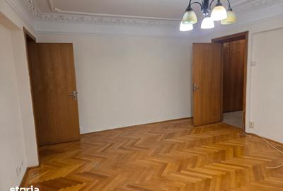 Apartament cu 3 camere semidecomandat în Cotroceni