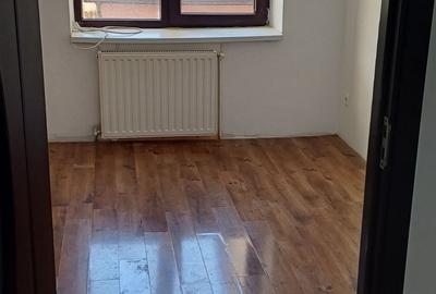Apartament cu 3 camere decomandat în Vatra Dornei - 8