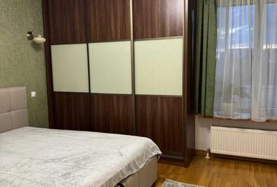 Apartament cu 3 camere decomandat în Văcăresti