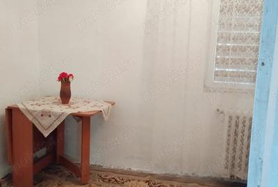 Apartament cu 3 camere semidecomandat în Petrișor - 1