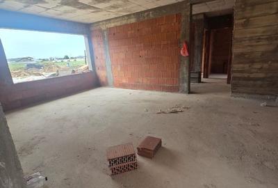 Casă cu 4 camere în Preajba