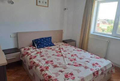 Apartament cu 3 camere decomandat în Intim