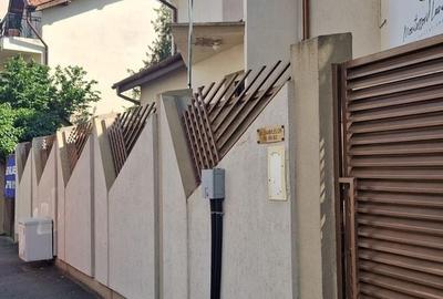 Casă cu 10 camere cu Teren 402 Mp în Tei - 1